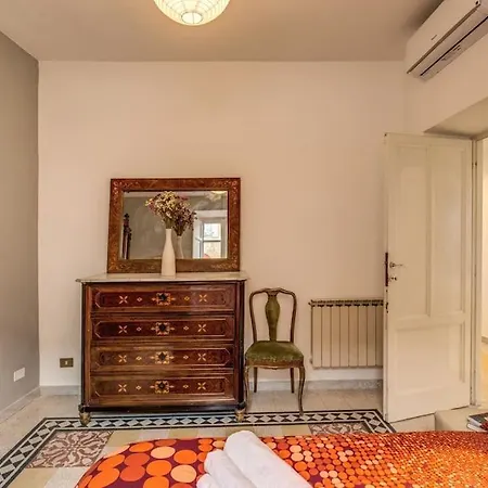 Monti Coliseum 2nd Floor 3 Bedroom * Rom